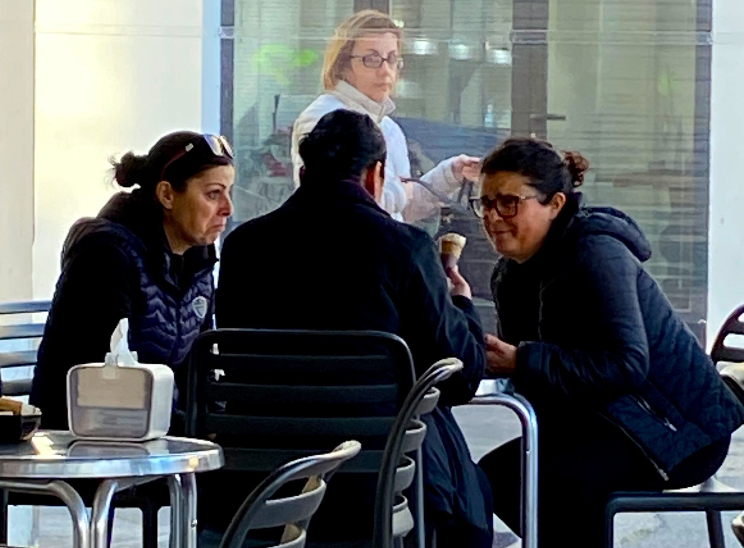 Incontro in gelateria - Meeting at the ice parlour - Treffen in der Eisdiele